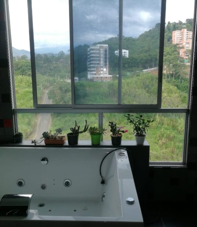 VENDO PENT HOUSE DUPLEX EN EXCLUSIVO SECTOR DE PINARES