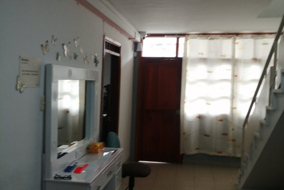 VENDO CASA CON LOCALES CERCA AL CENTRO EN PEREIRA