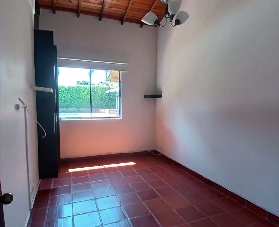 VENDO CASA CAMPESTRE VIA CERRITOS LA VIRGINIA