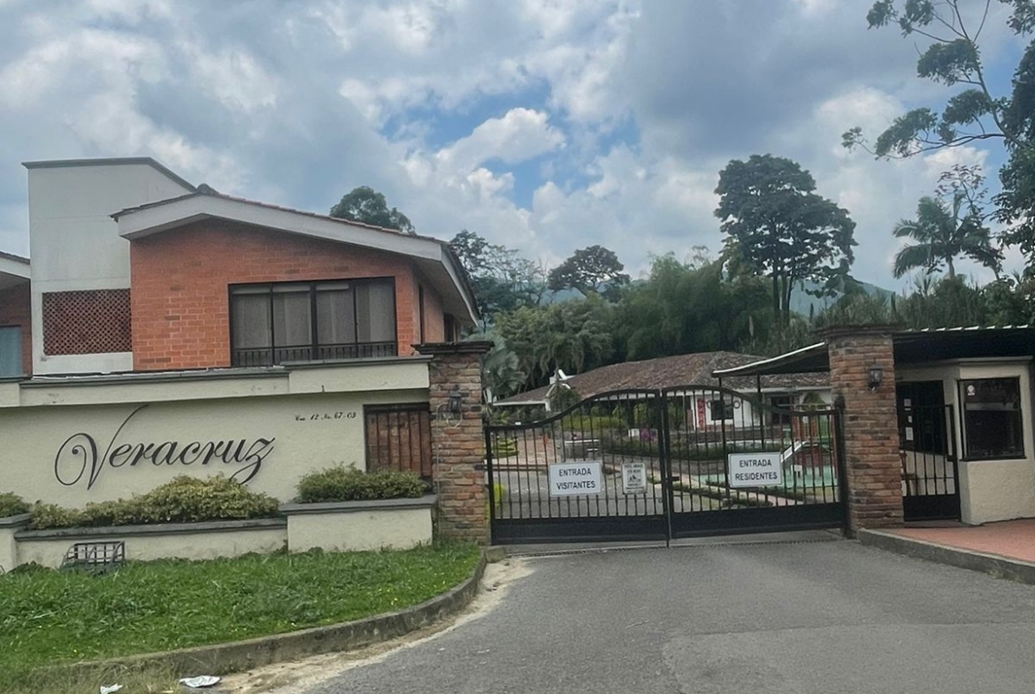 VENDO CASA EN BOMBAY DOSQUEBRADAS