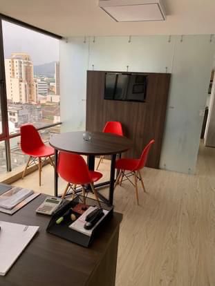 EN VENTA OFICINA IMPORTANTE SECTOR DEL CENTRO DE PEREIRA