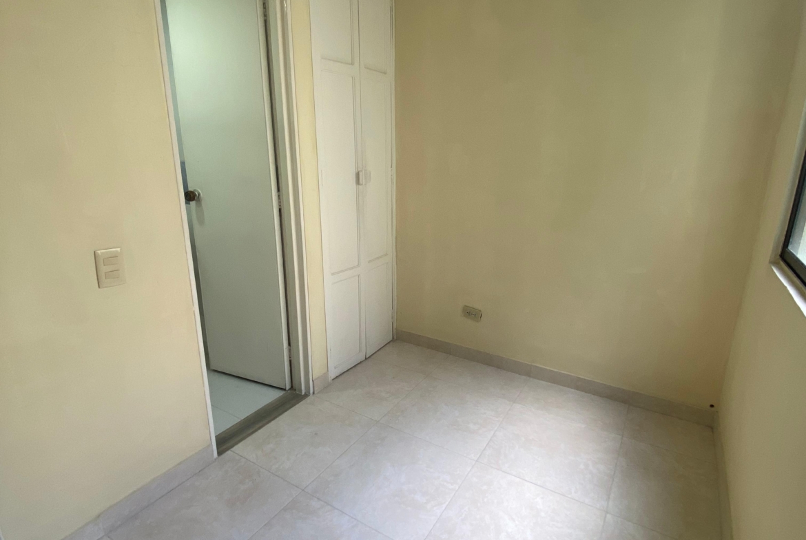 VENDO APARTAMENTO EN LA CIRCUNVALAR