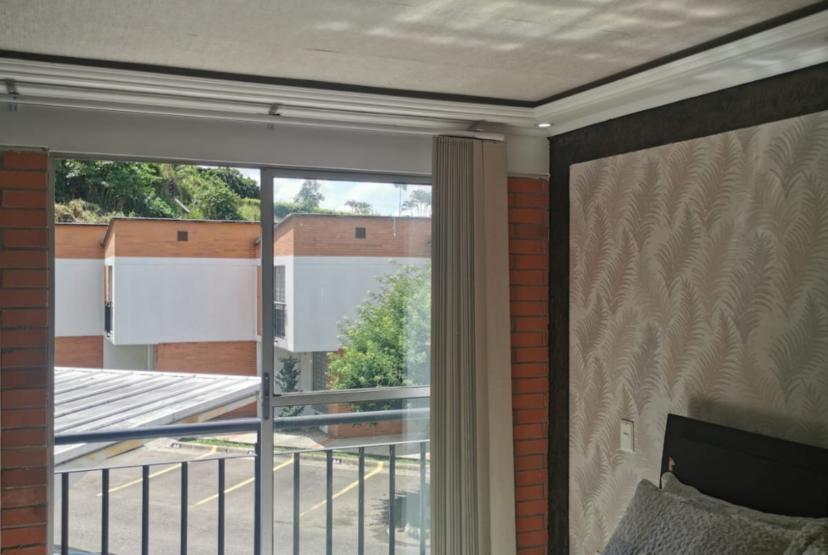 VENTA CASA DÚPLEX EN CONJUNTO CERRADO EN BELMONTE.