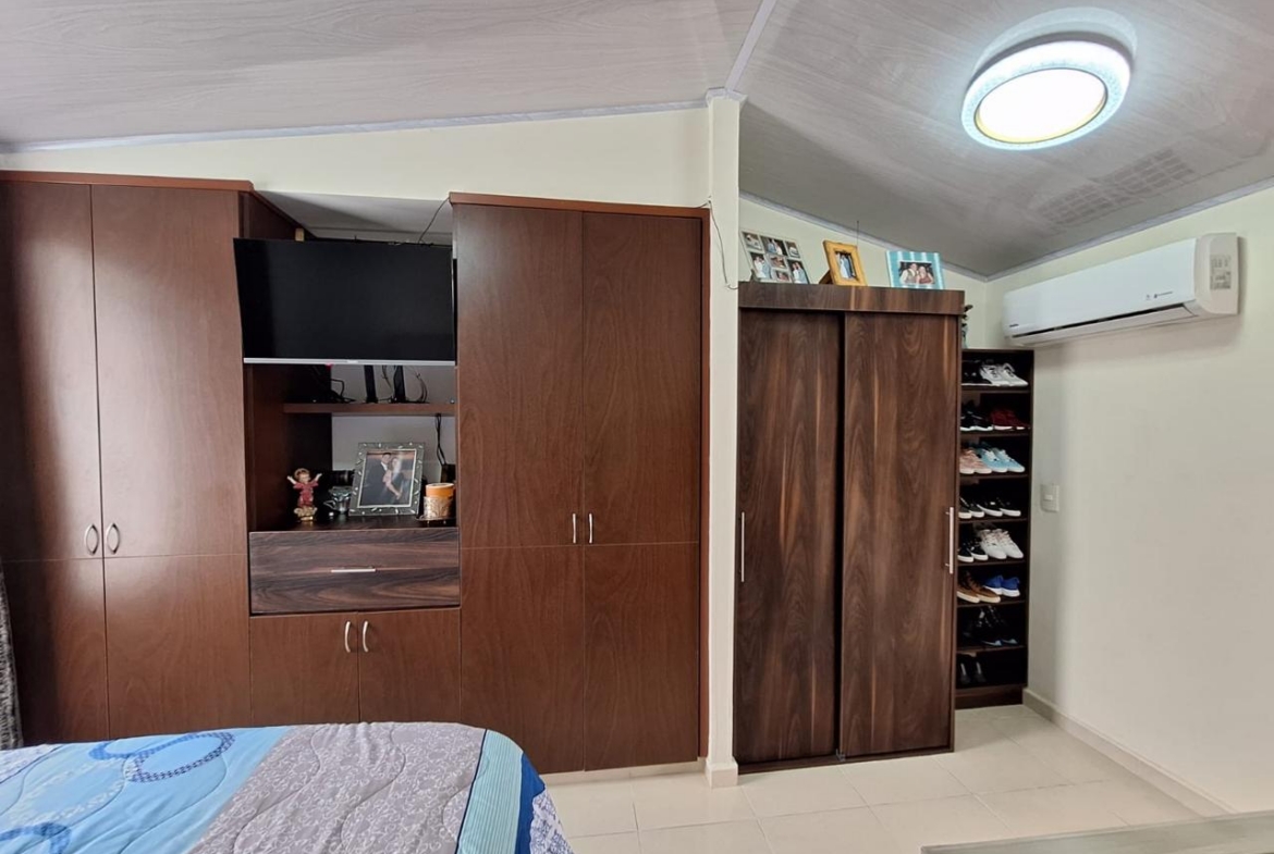 VENDO CASA EN AVENIDA SUR CONJUNTO CERRADO.