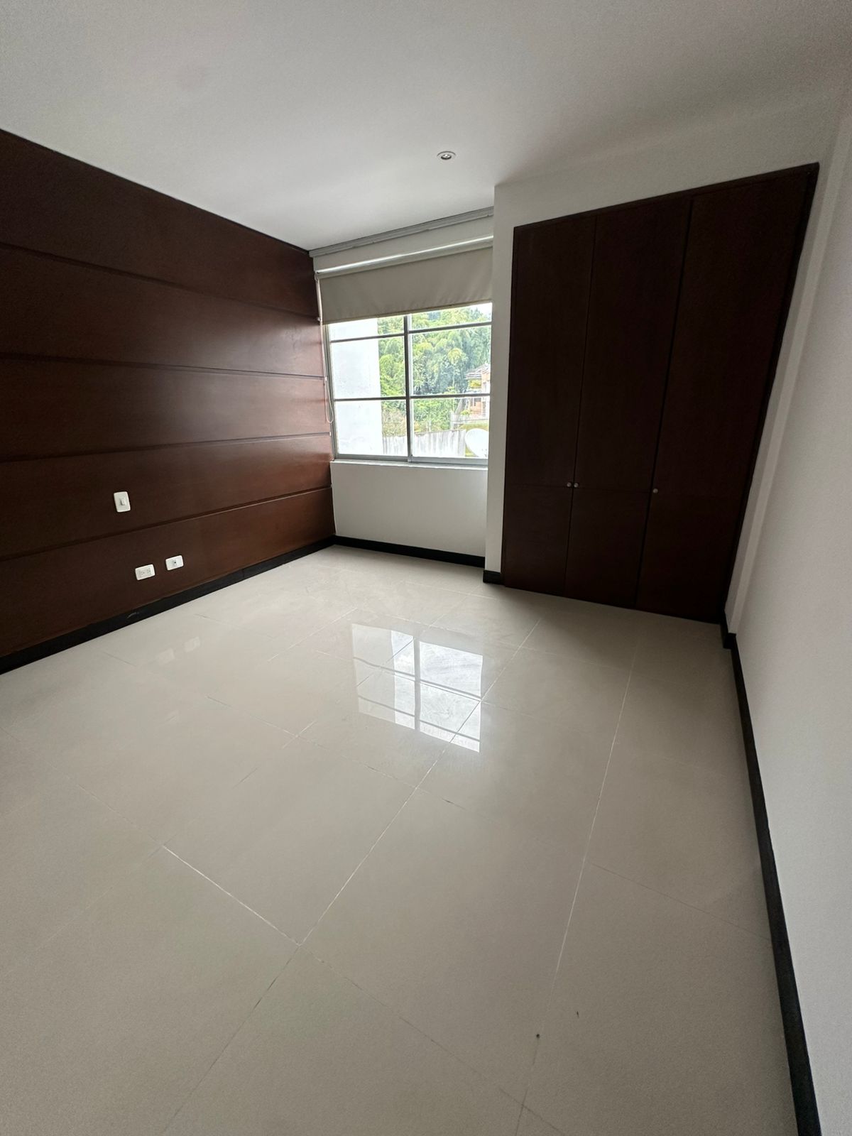 SE RENTA CASA EN SECTOR PINARES