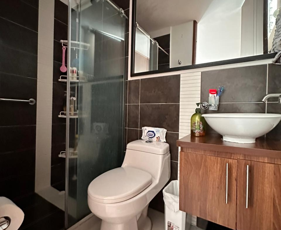 VENDO APARTAMENTO EN AV SUR, SECTOR CORALES 68 M2
