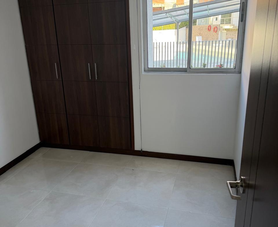 SE VENDE APARTAMENTO AV SUR, CORALES 3 ALCOBAS