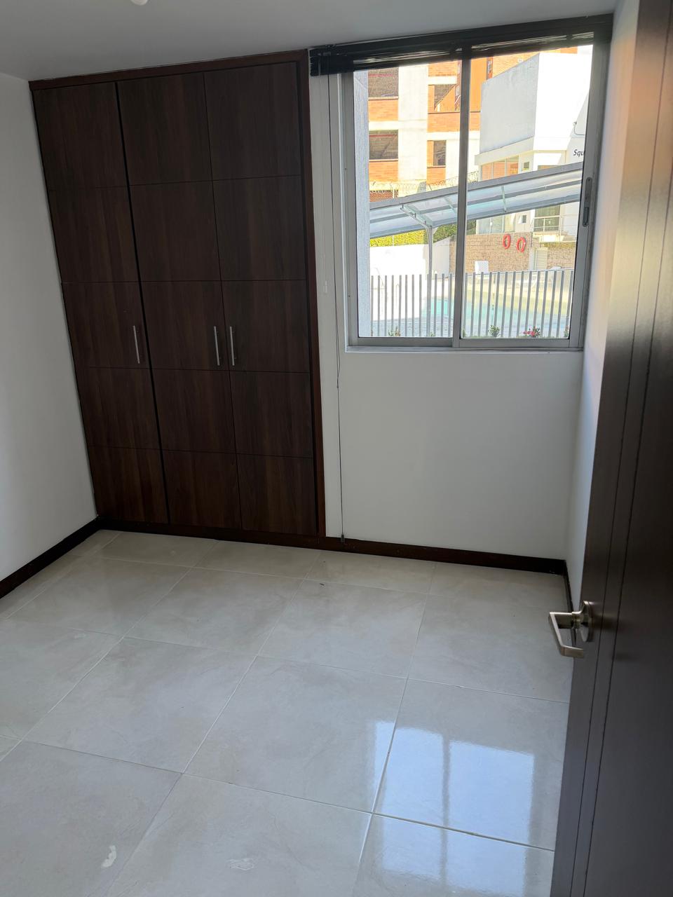 305071020260425051527 SE VENDE APARTAMENTO AV SUR, CORALES 3 ALCOBAS
