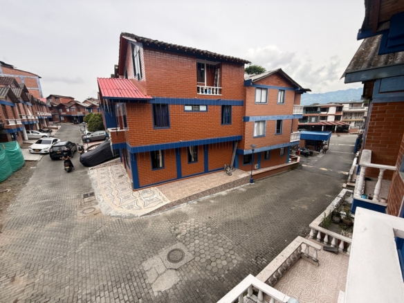 VENDO CASA EN QUINTAS DE JARDIN COLONIAL