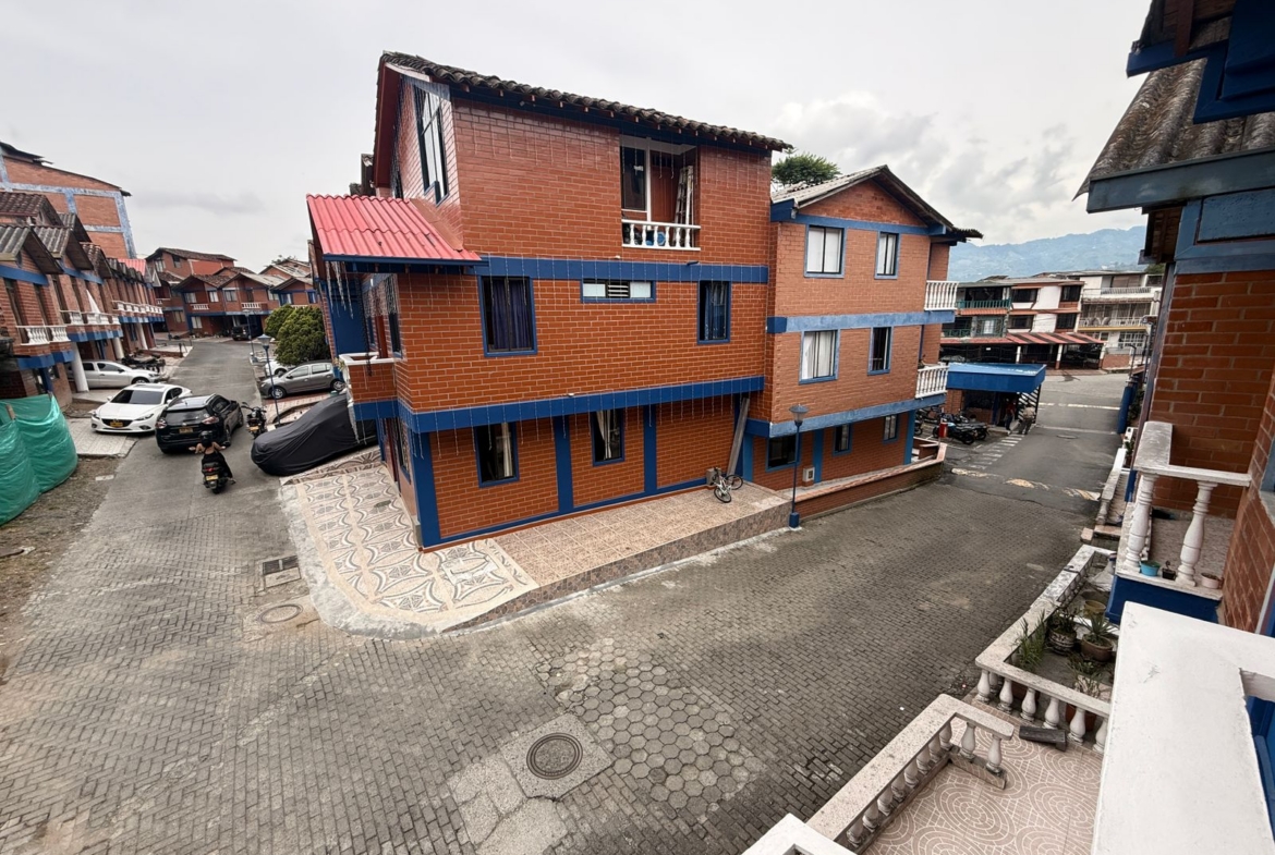VENDO CASA EN QUINTAS DE JARDIN COLONIAL