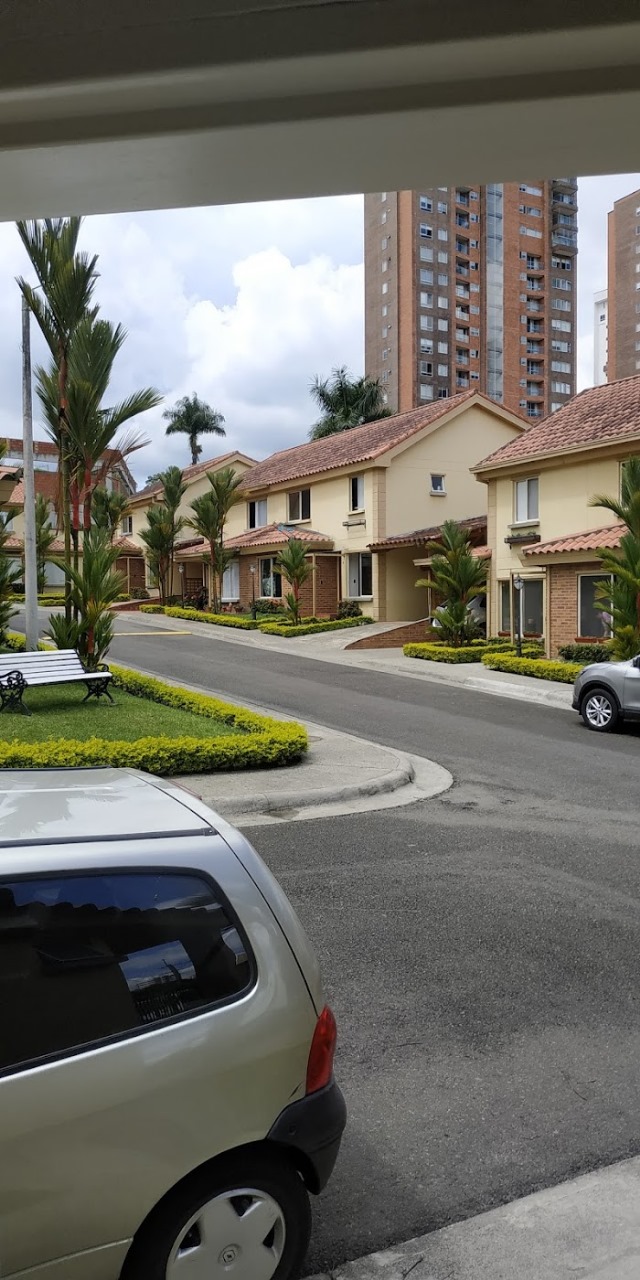 VENDO CASA EN CONJUNTO RESIDENCIAL SECTOR PINARES