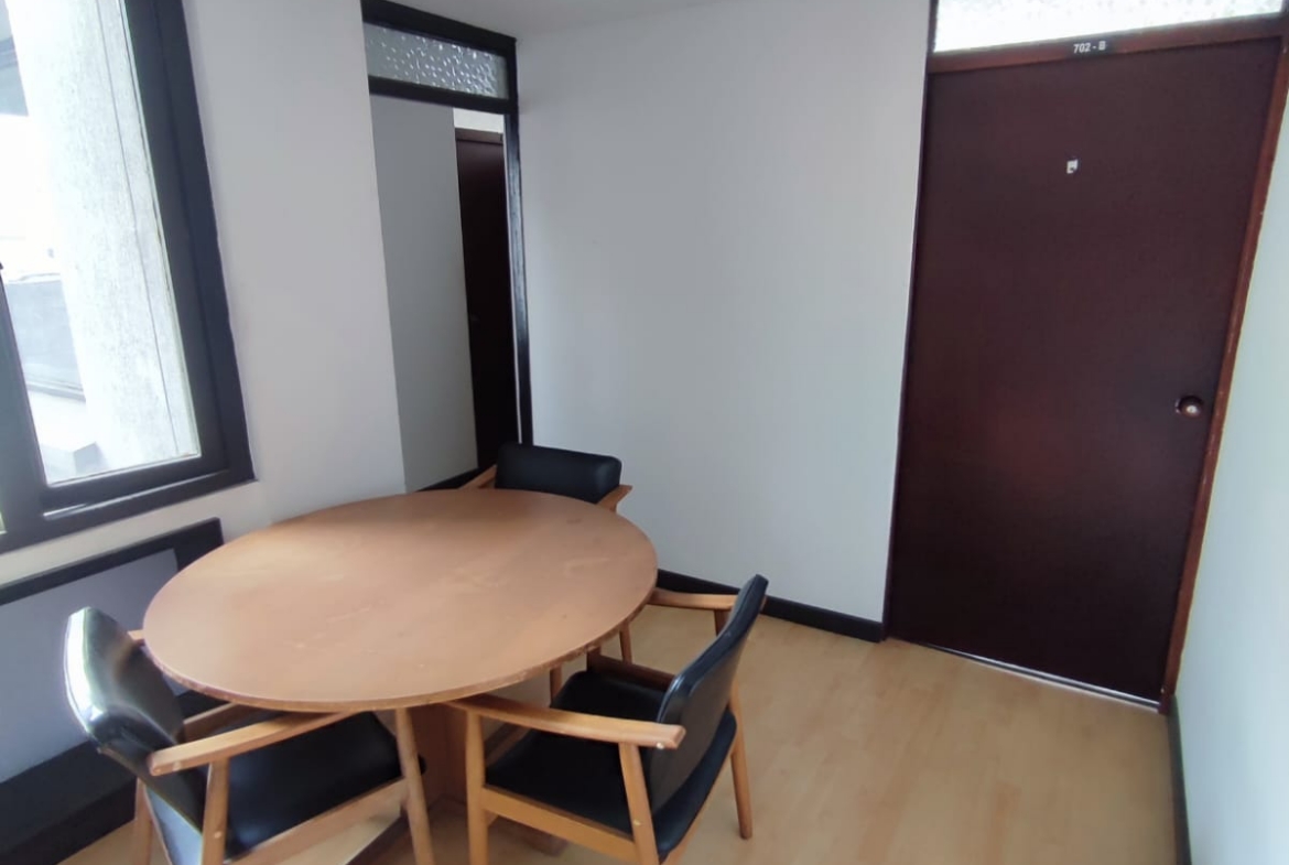 VENDO OF EN EL CORAZON DEL CENTRO DE MANIZALES 76 M2