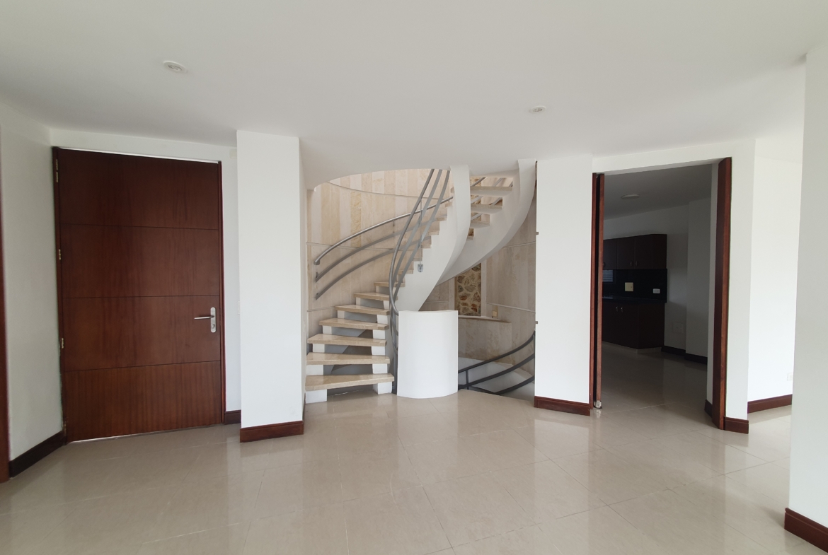 EN VENTA CASA EN PINARES CONJUNTO CERRADO