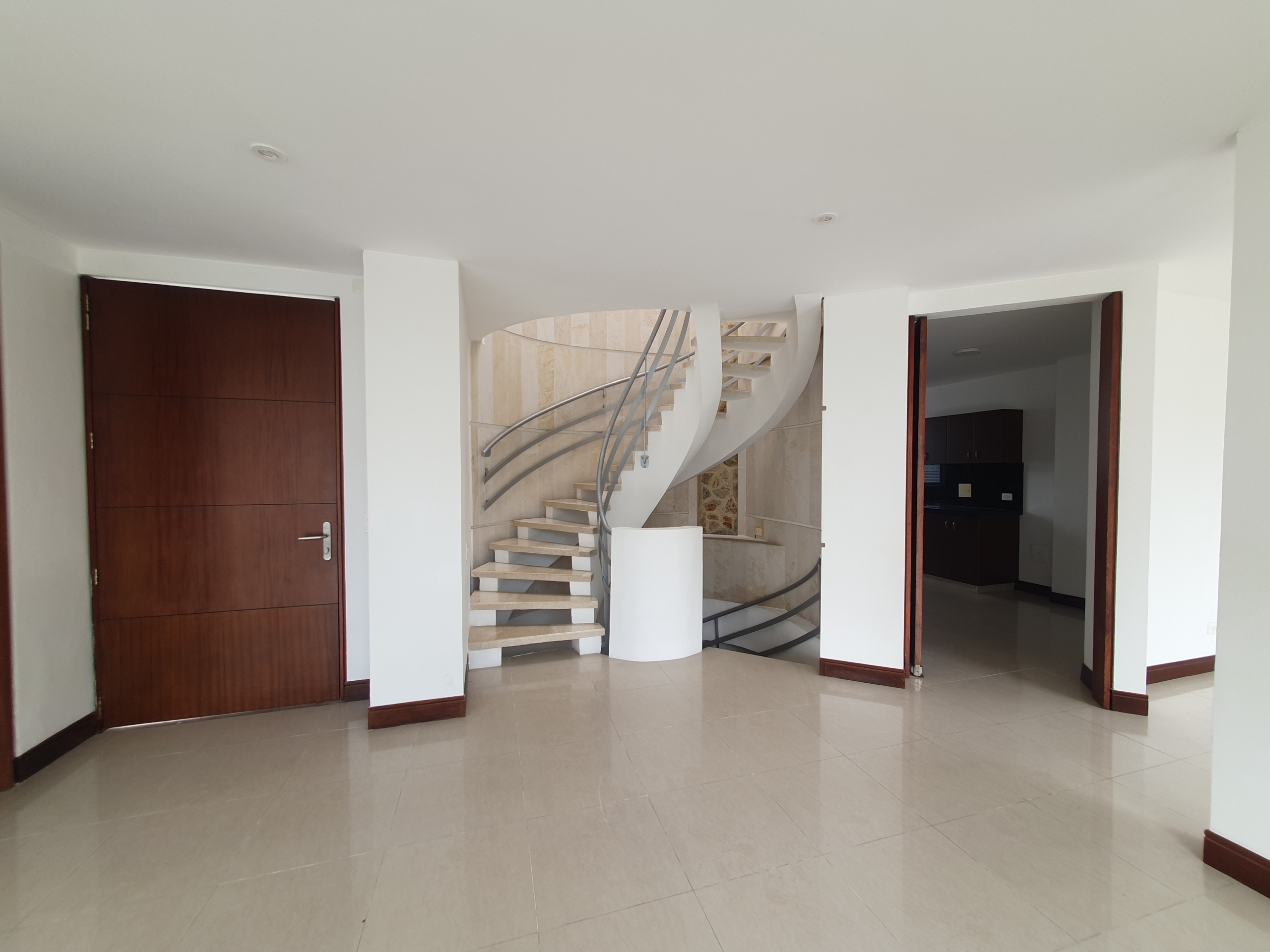EN VENTA CASA EN PINARES CONJUNTO CERRADO