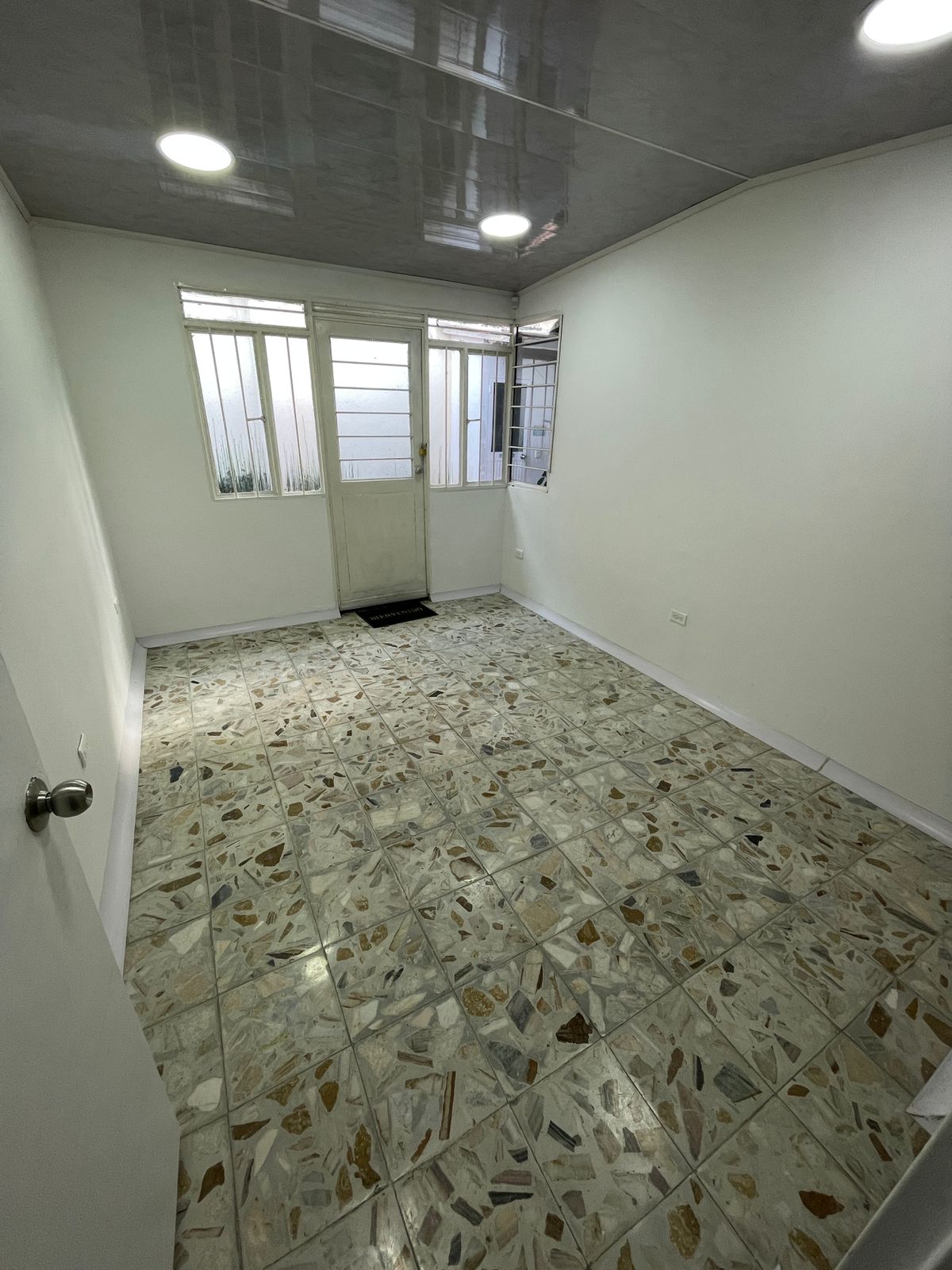 305071120250812024413 SE RENTA CASA PARA OFICINAS EN MARAYA