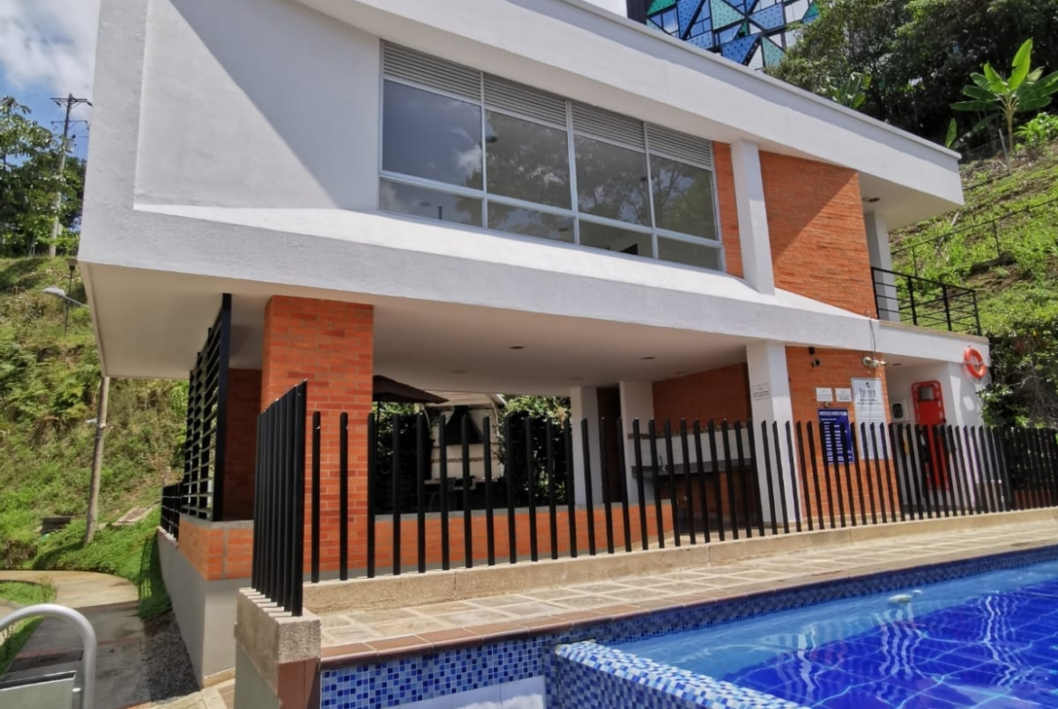 VENTA CASA DÚPLEX EN CONJUNTO CERRADO EN BELMONTE.