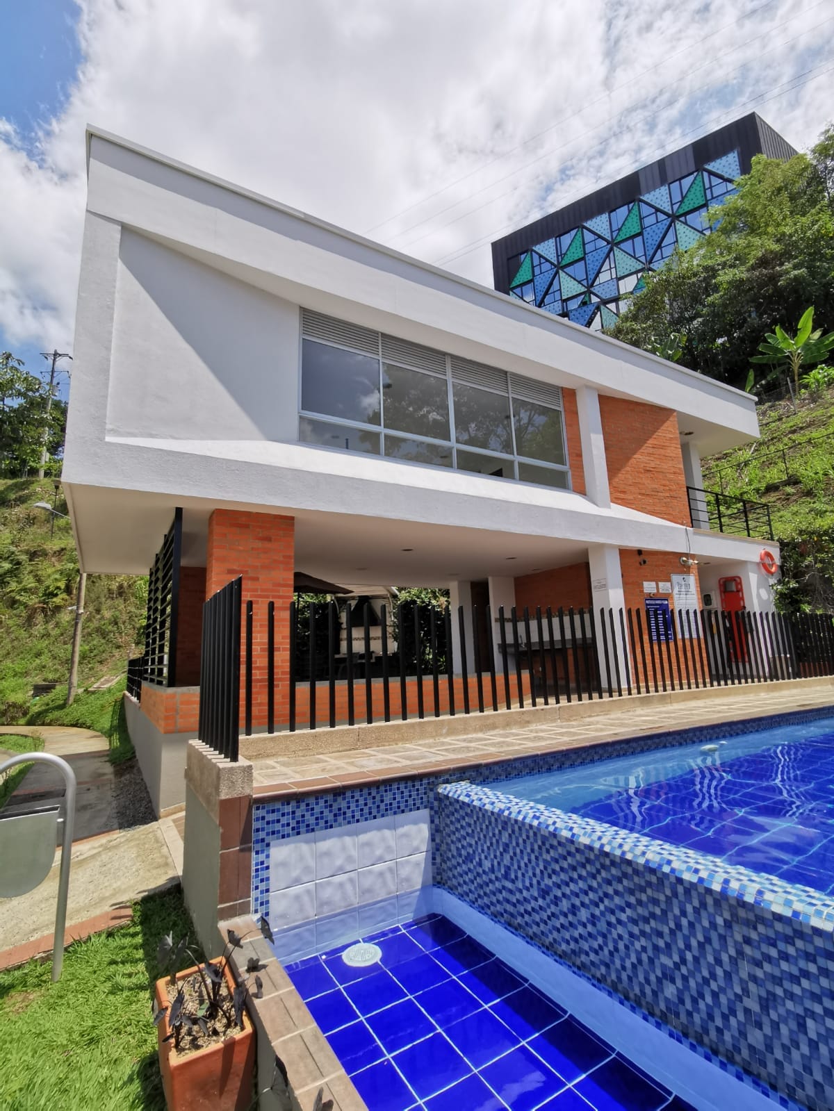 305071120251003030139 VENTA CASA DÚPLEX EN CONJUNTO CERRADO EN BELMONTE.