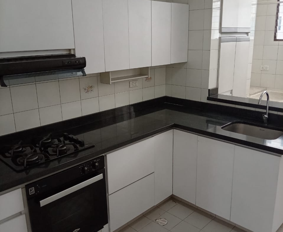 SE VENDE APARTAMENTO CERCA A MEGACENTRO PINARES