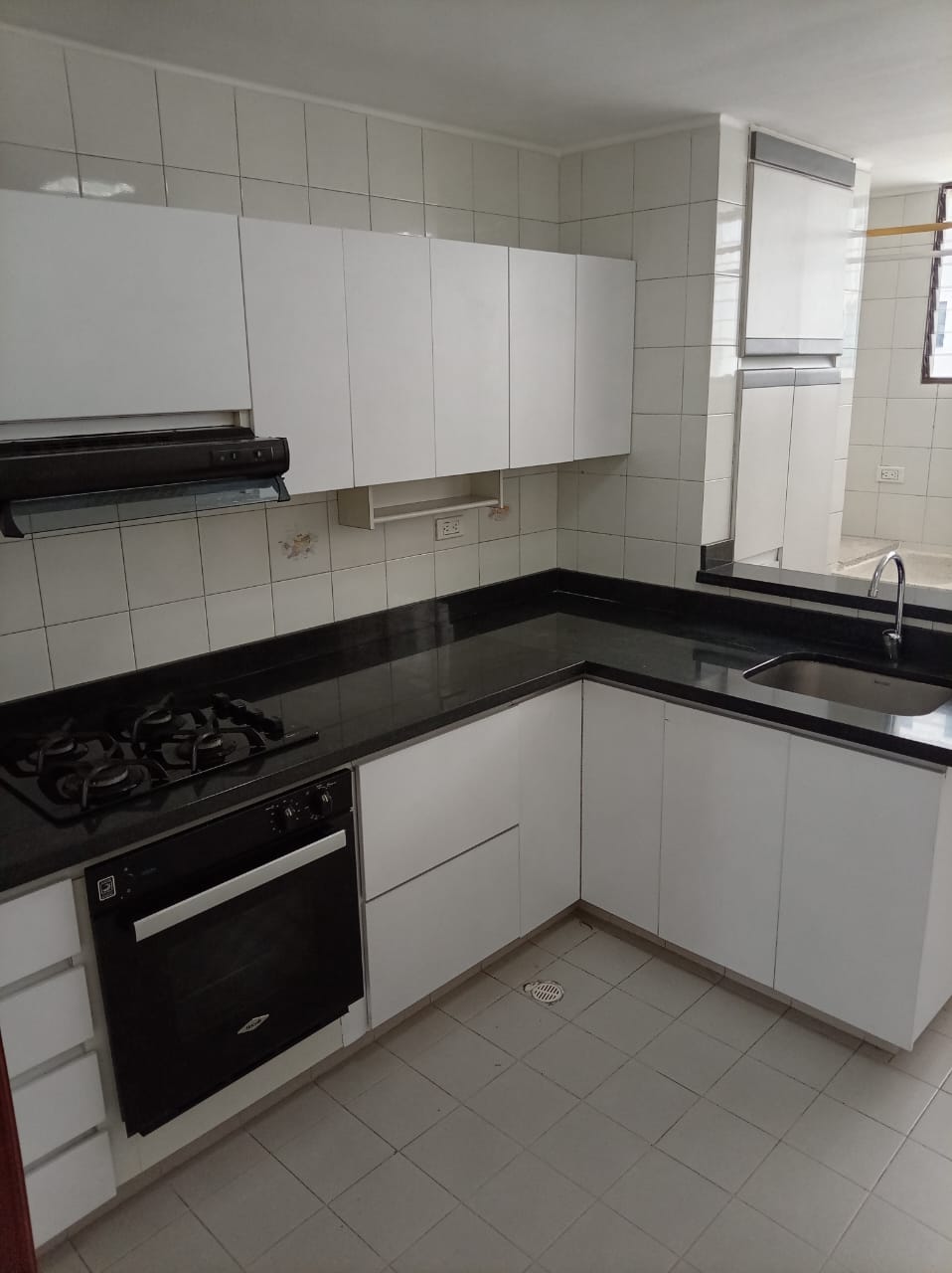 SE VENDE APARTAMENTO CERCA A MEGACENTRO PINARES