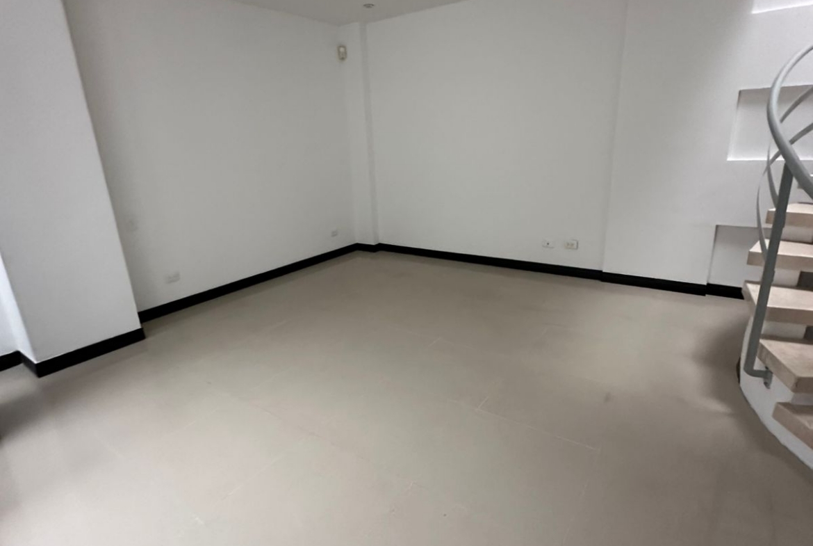SE RENTA CASA EN SECTOR PINARES