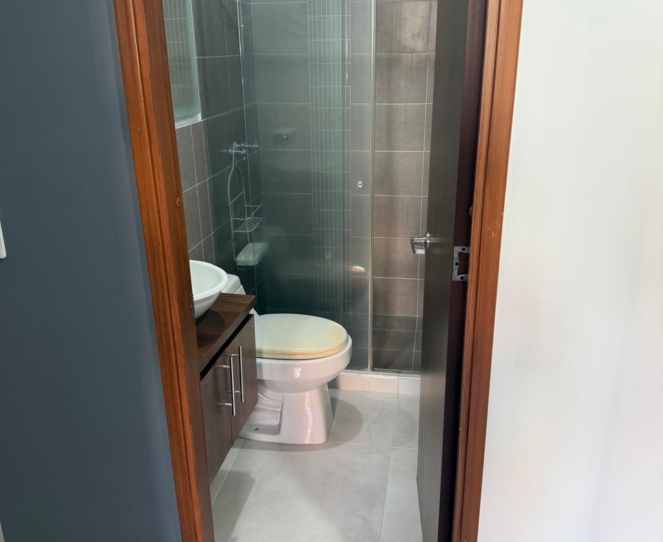 SE VENDE APARTAMENTO AV SUR, CORALES 3 ALCOBAS