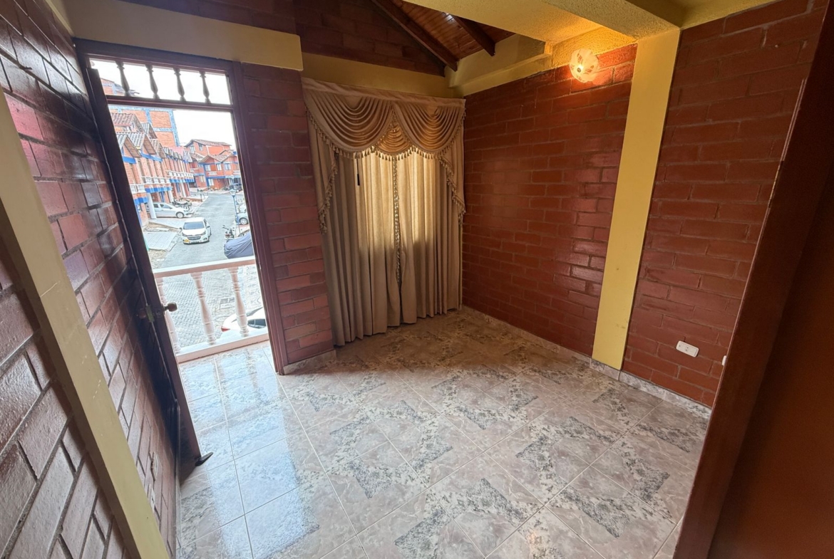 VENDO CASA EN QUINTAS DE JARDIN COLONIAL