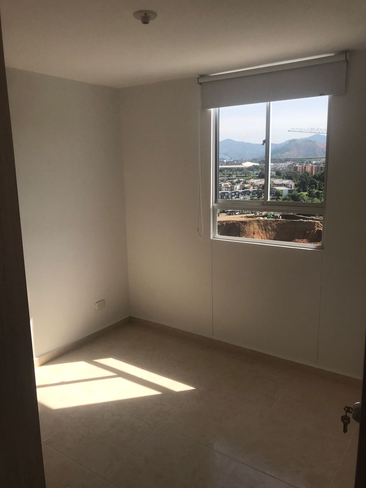 ARRIENDO APTO EN LA VIA CONDINA PALO VERDE PER