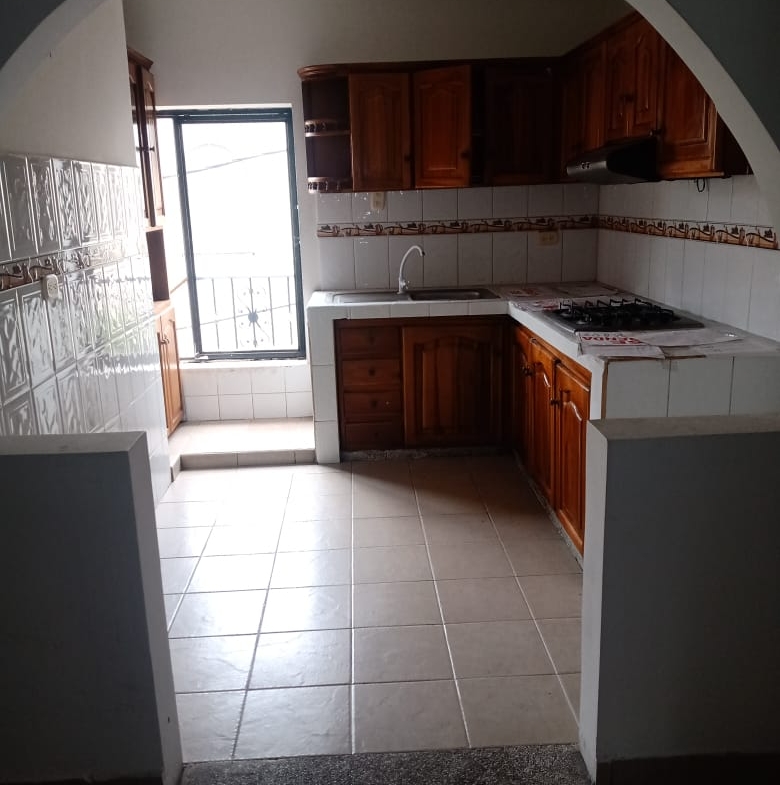 VENDO CASA CON LOCALES CERCA AL CENTRO EN PEREIRA