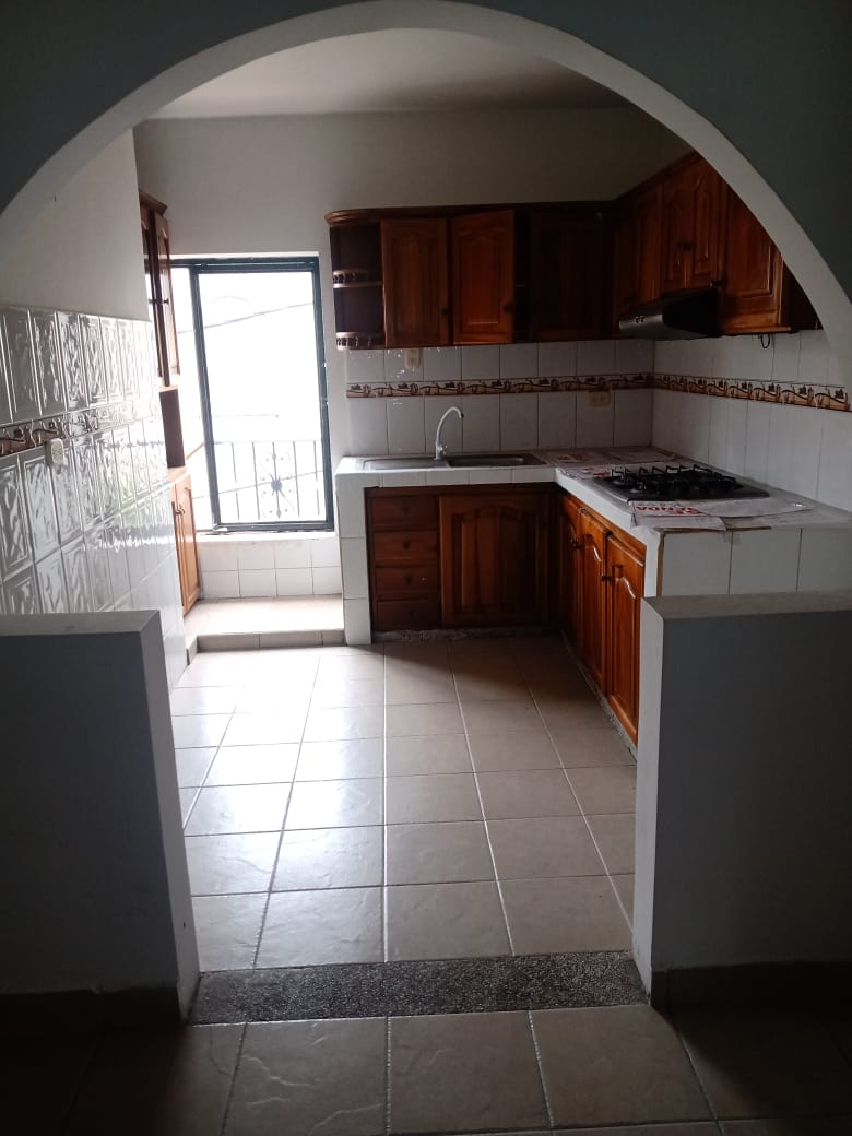 30507120230726032440 VENDO CASA CON LOCALES CERCA AL CENTRO EN PEREIRA