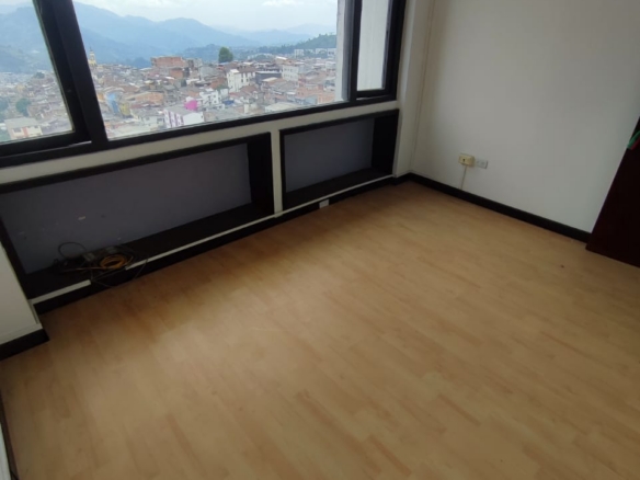 VENDO OF EN EL CORAZON DEL CENTRO DE MANIZALES 76 M2