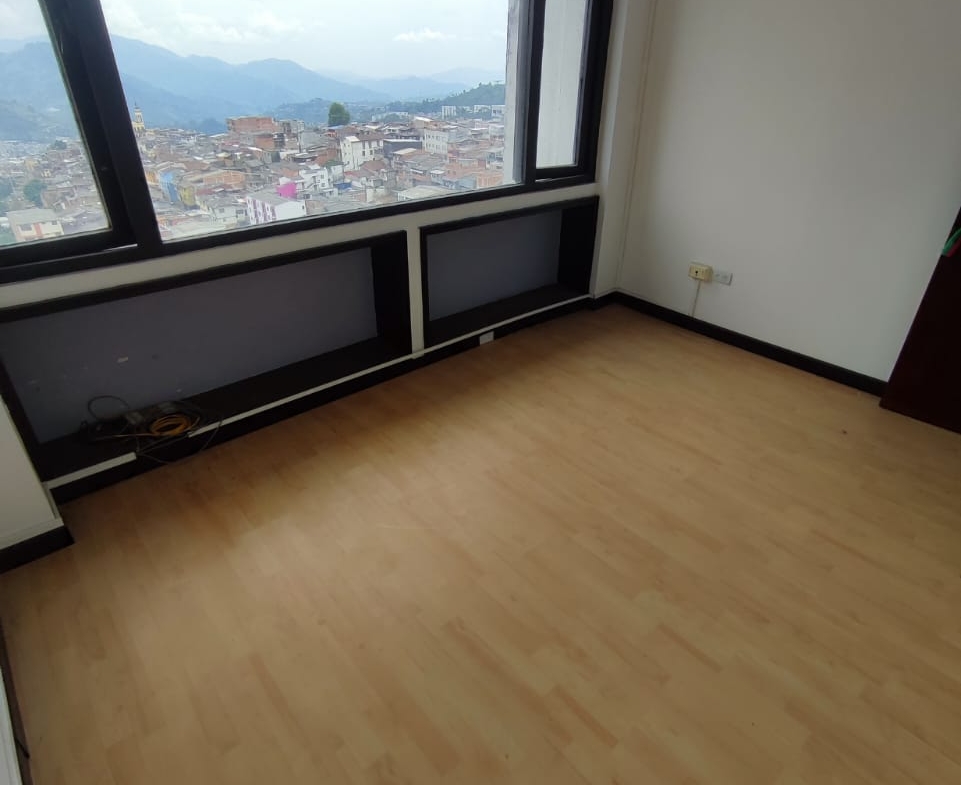 VENDO OF EN EL CORAZON DEL CENTRO DE MANIZALES 76 M2