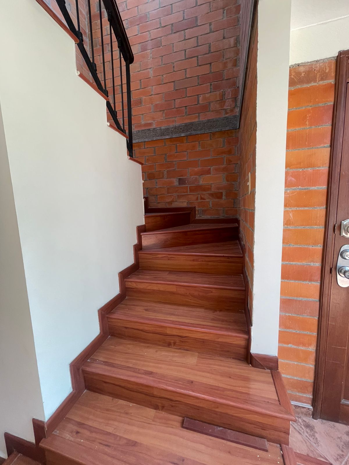30507120240906031704 VENDO CASA EN BOMBAY DOSQUEBRADAS