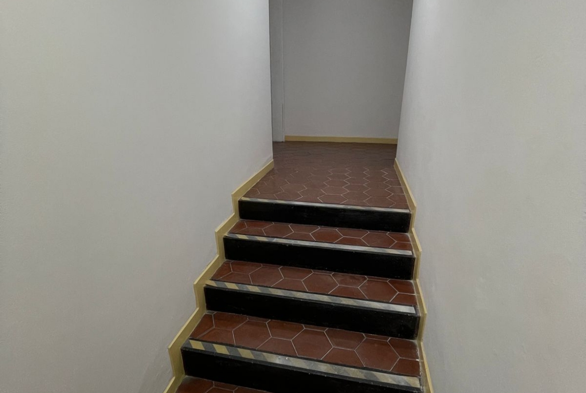 SE RENTA CASA PARA OFICINAS EN MARAYA