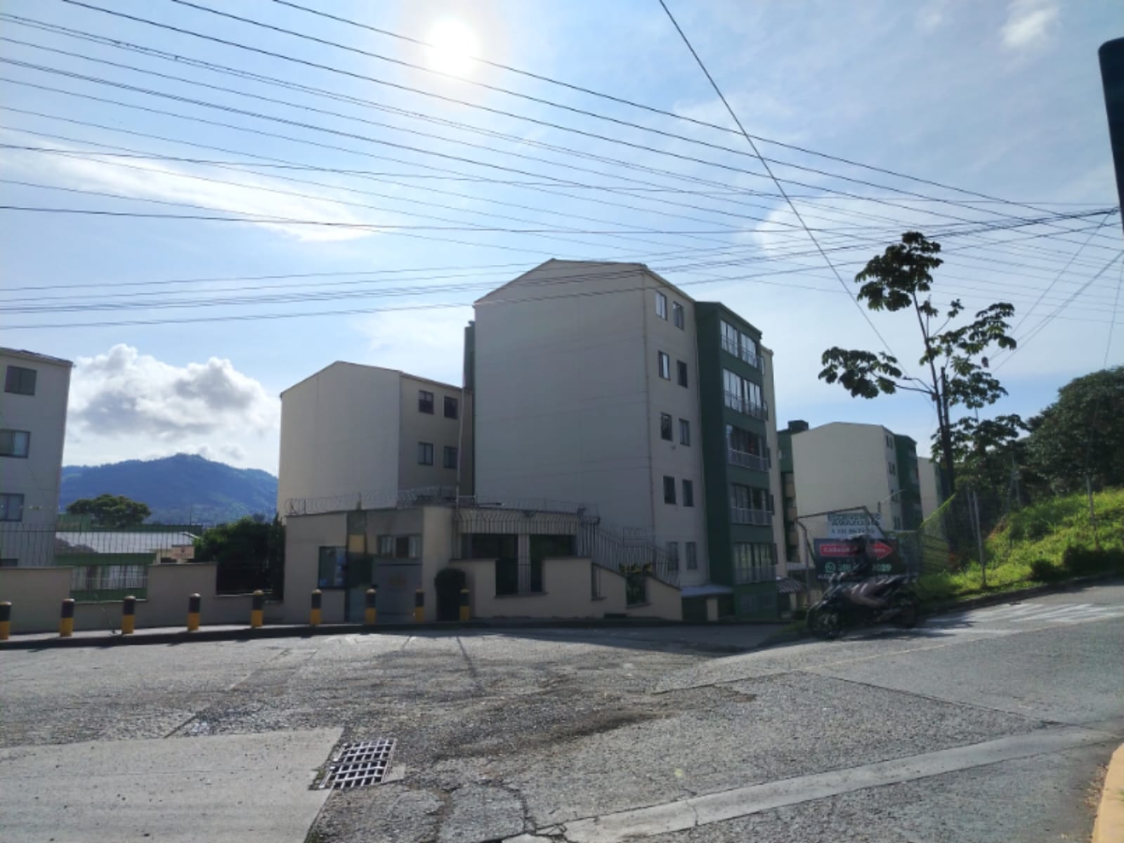 VENDO APARTAMENTO EN LA CIRCUNVALAR