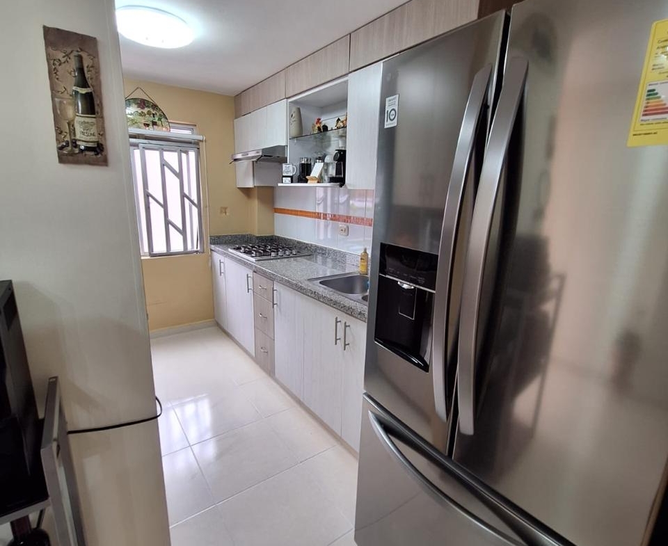 VENDO CASA EN AVENIDA SUR CONJUNTO CERRADO.