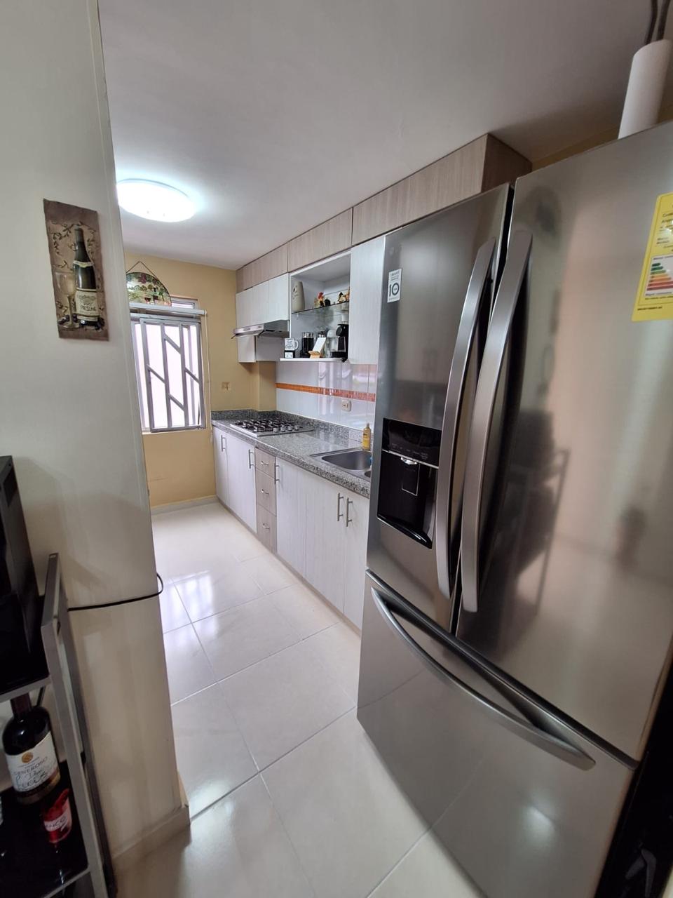 VENDO CASA EN AVENIDA SUR CONJUNTO CERRADO.