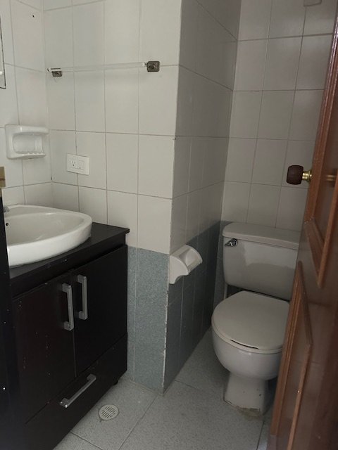 ARRIENDO DE CONSULTORIO EN CLINICA LOS ROSALES