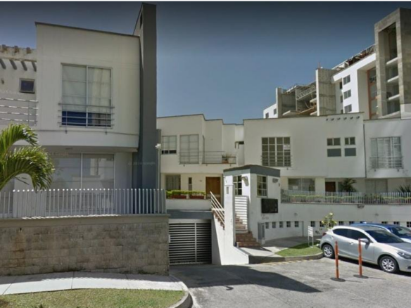 SE RENTA CASA EN SECTOR PINARES