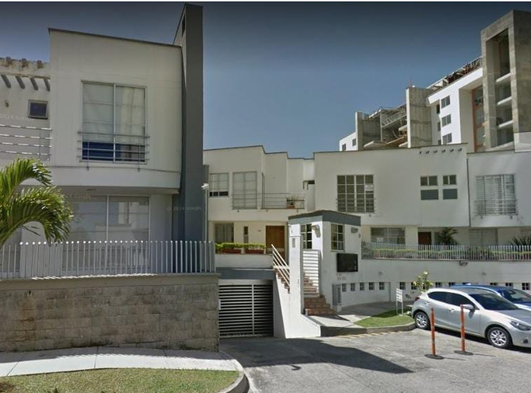 SE RENTA CASA EN SECTOR PINARES