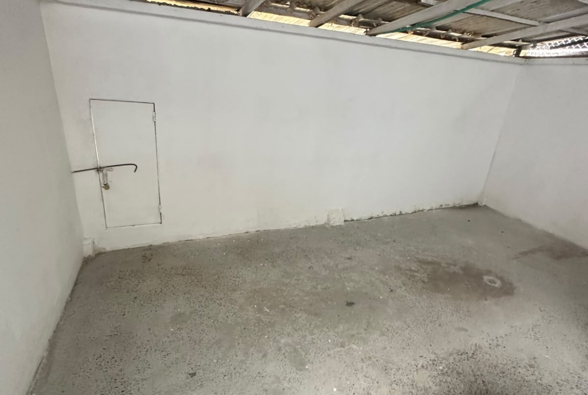 RENTO CASA COMERCIAL EN LA VILLA