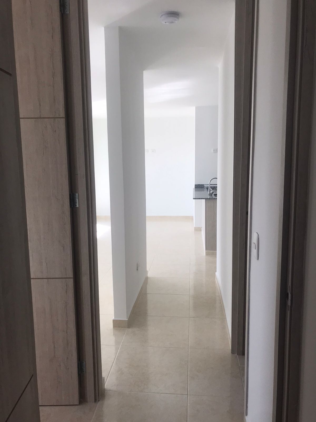 ARRIENDO APTO EN LA VIA CONDINA PALO VERDE PER