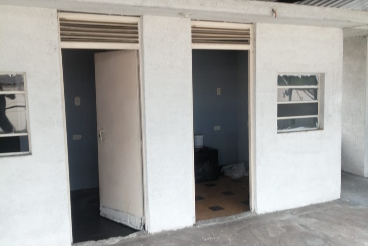 VENDO CASA CON LOCALES CERCA AL CENTRO EN PEREIRA