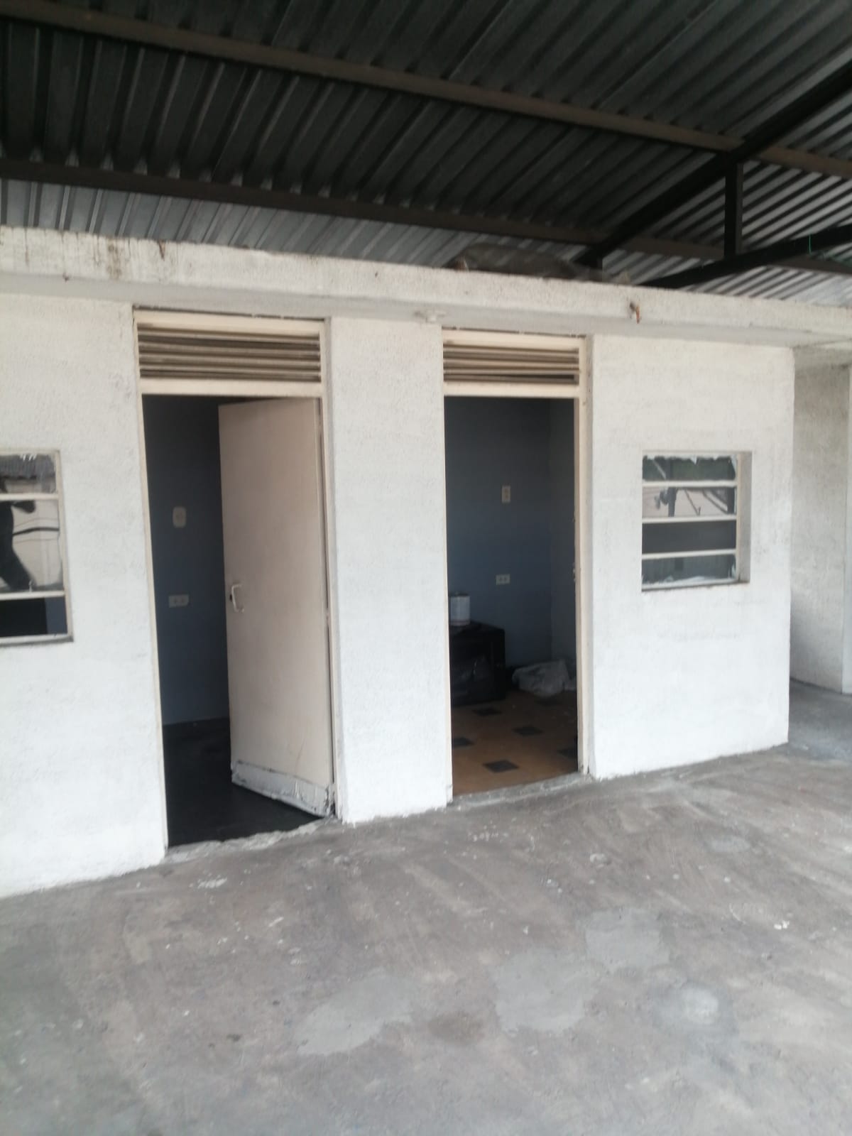 305071220230726032444 VENDO CASA CON LOCALES CERCA AL CENTRO EN PEREIRA