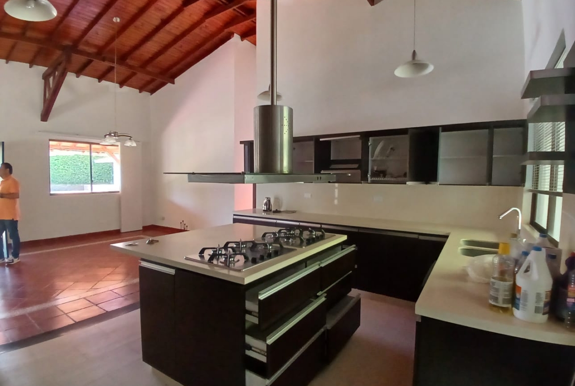 VENDO CASA CAMPESTRE VIA CERRITOS LA VIRGINIA