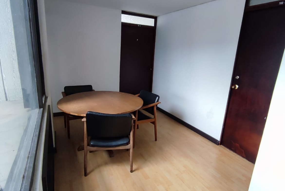 VENDO OF EN EL CORAZON DEL CENTRO DE MANIZALES 76 M2