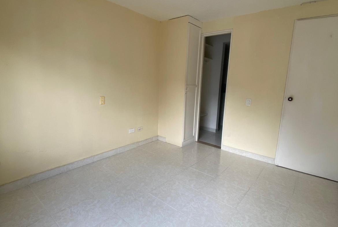 VENDO APARTAMENTO EN LA CIRCUNVALAR