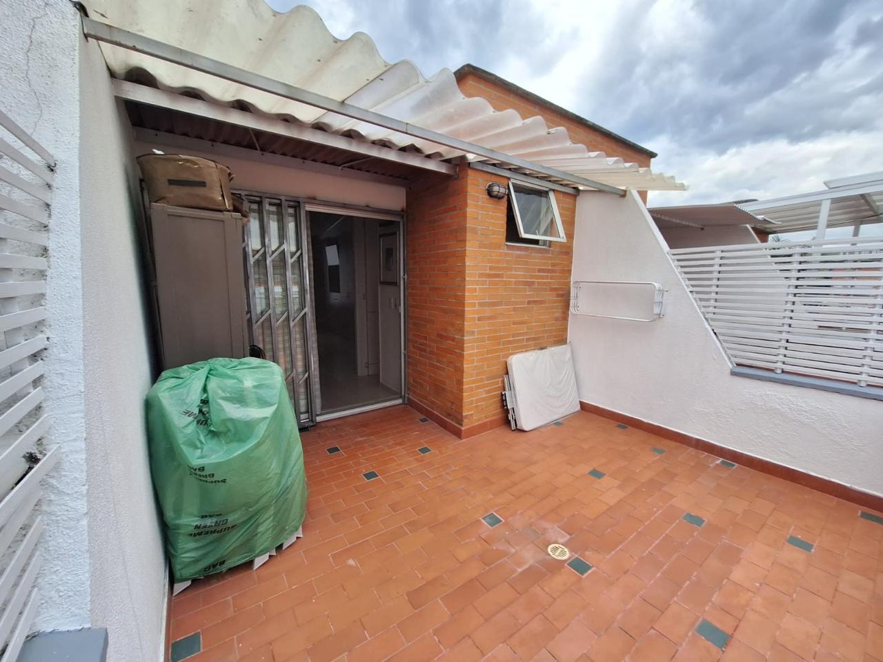 VENDO CASA EN AVENIDA SUR CONJUNTO CERRADO.