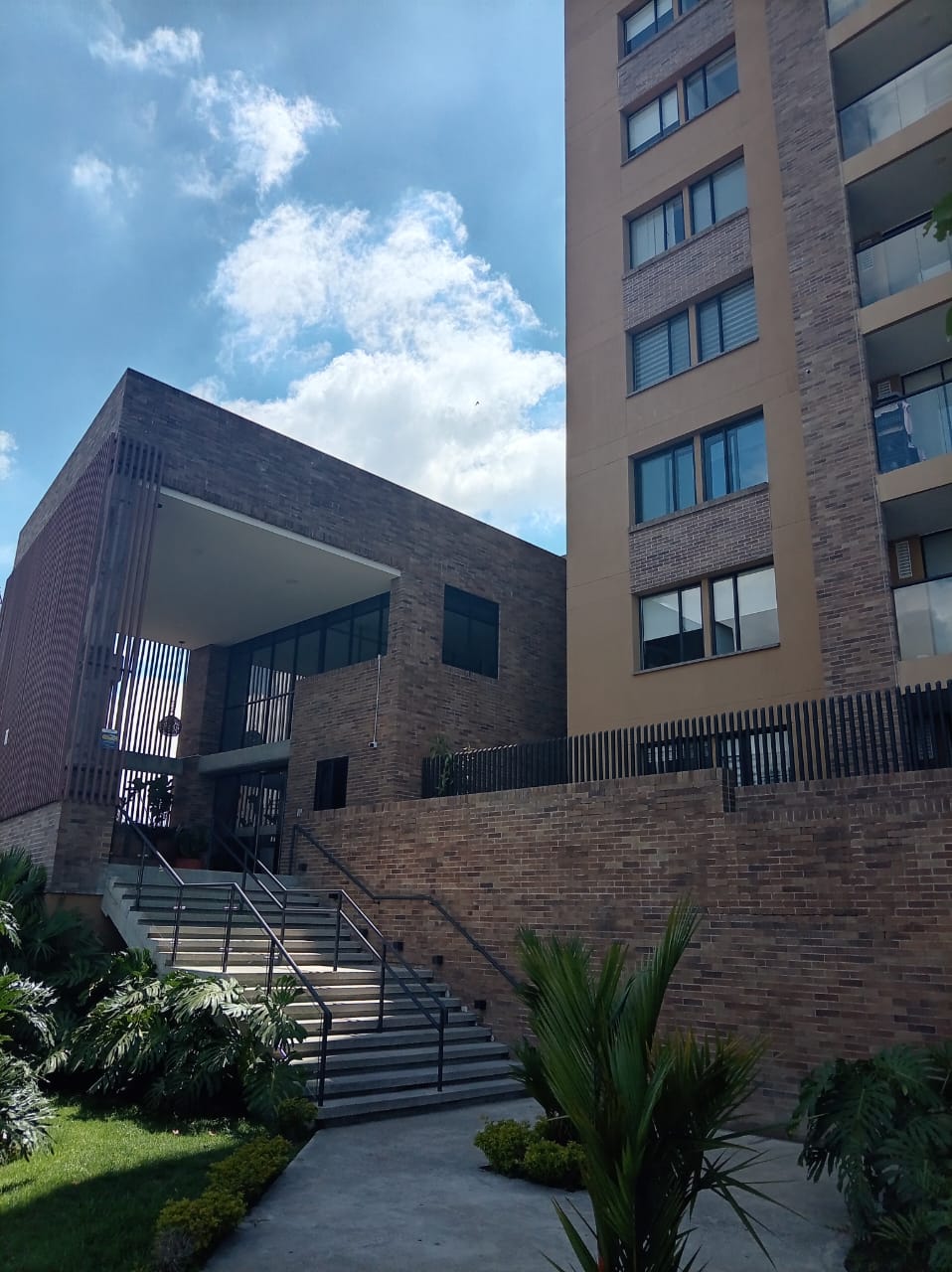 VENDO APARTAMENTO UBICACIÓN ESTRATÉGICA AVENIDA SUR EN PEREIRA