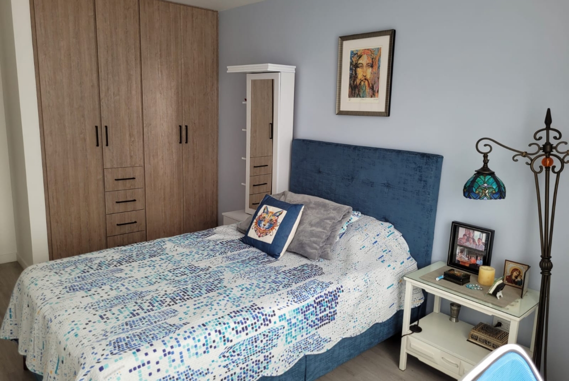 VENDO APARTAESTUDIO EN PINARES FRENTE A MEGACENTRO