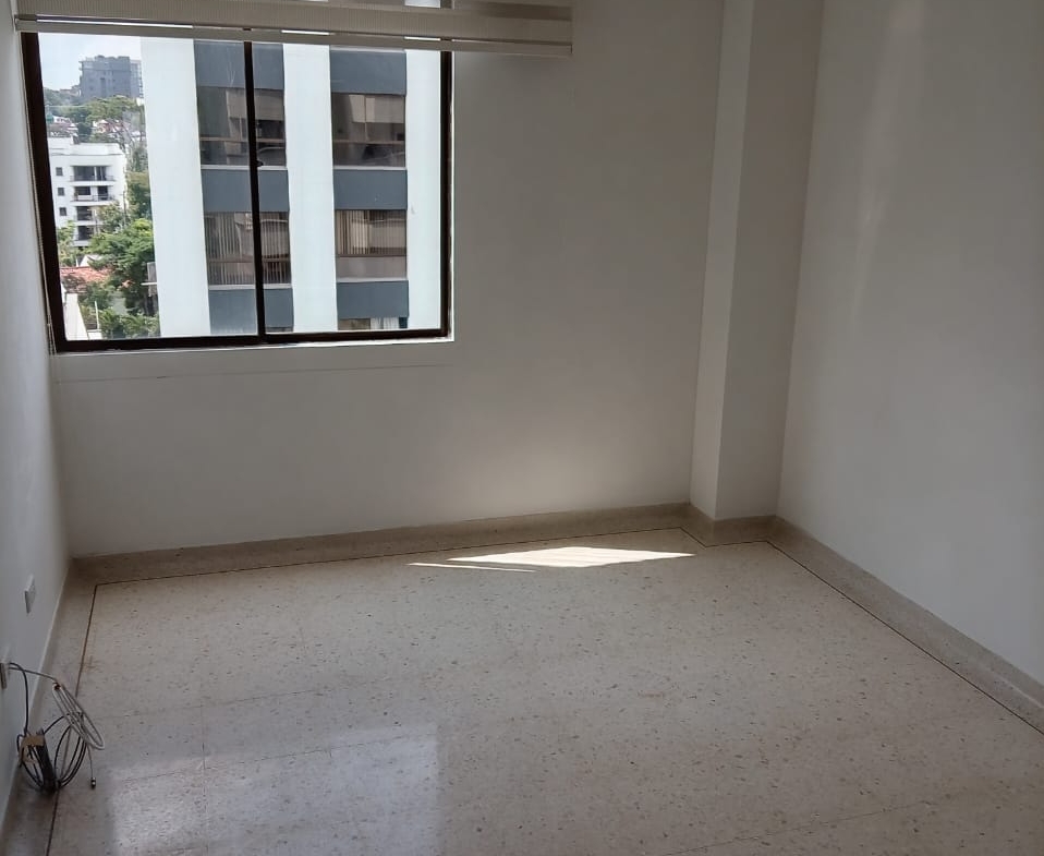 SE VENDE APARTAMENTO CERCA A MEGACENTRO PINARES